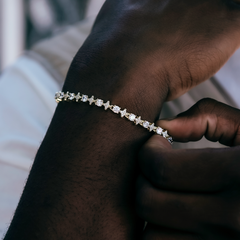 Round Stone Star Tennis Bracelet in Yellow Gold
