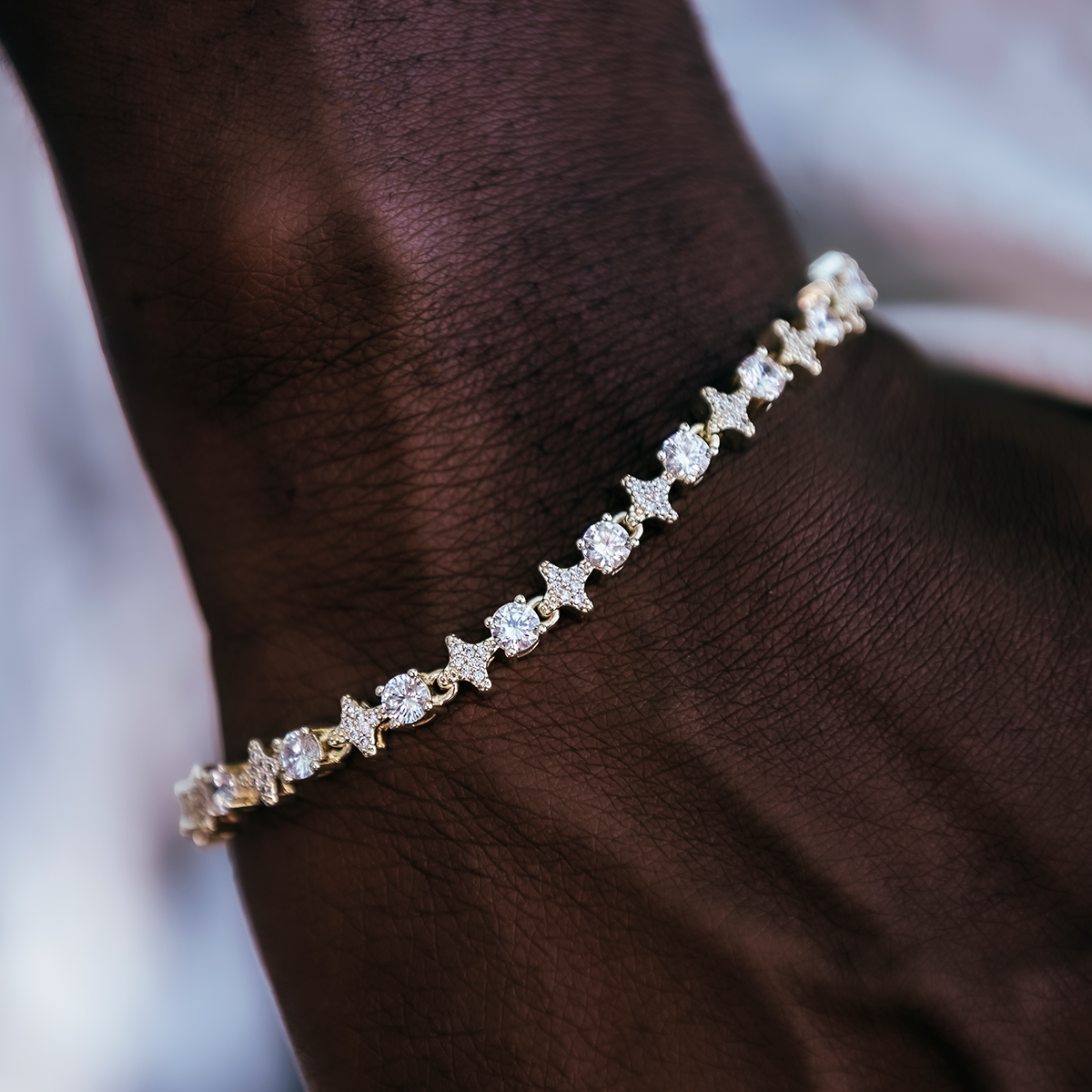 Round Stone Star Tennis Bracelet in Yellow Gold